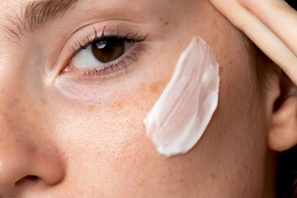 Hyaluronic Acid Plum Lotions - AVAVITA