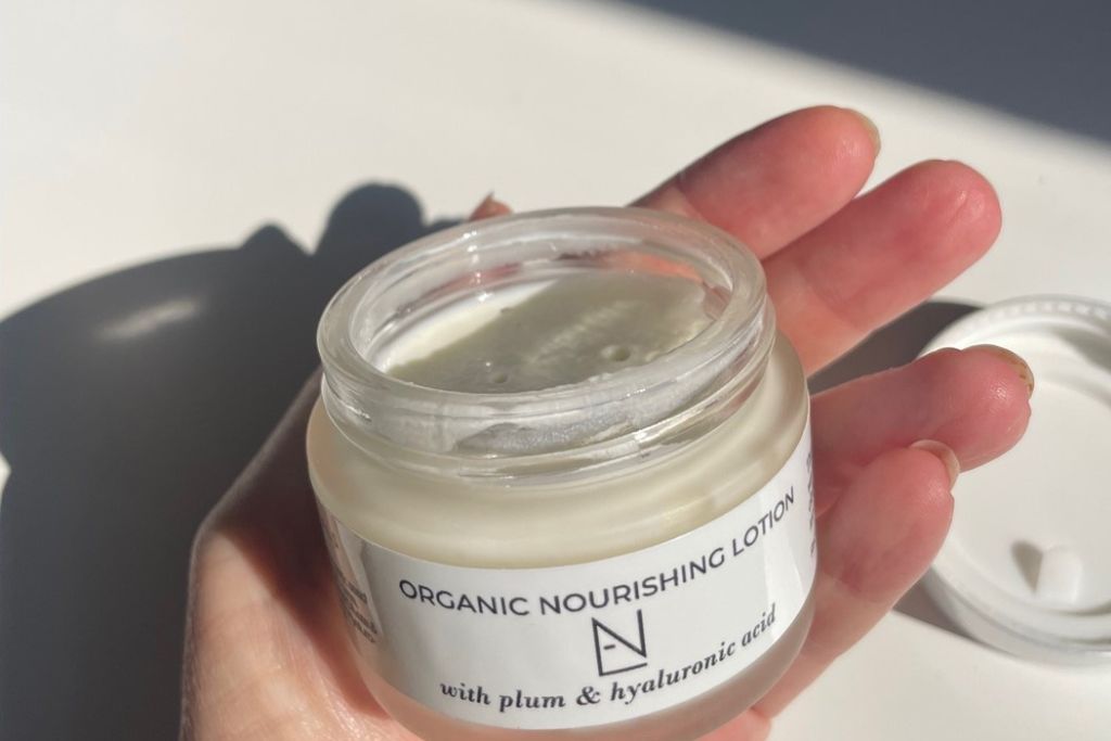 Hyaluronic Acid Plum Lotions - AVAVITA